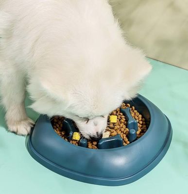 耐久性 ペット ボウル ゆっくりと餌 膨らみ止まり 骨型 食品グレードのプラスチック用品