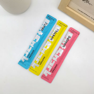 主成分 トンナ 15g/pcs 栄養素とカルシウム補給のための猫のスナックスティック
