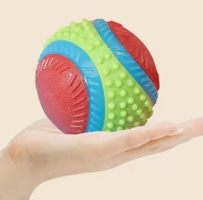 無毒 環境に優しい 鳴き響く犬のボール インタラクティブ 耐久性のある 跳ね返る 噛むおもちゃ
