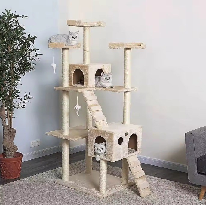 猫 の 快適 さ を 向上 さ せる ため に 多層 木製 の 猫 の スクラッチャー 家具 を 使っ て 遊ぶ